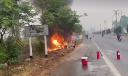 สงกรานต์สยอง เก๋งพุ่งชนข้างทาง ไฟไหม้คลอกคนขับดับ สลดเสียงตะโกนสุดท้าย