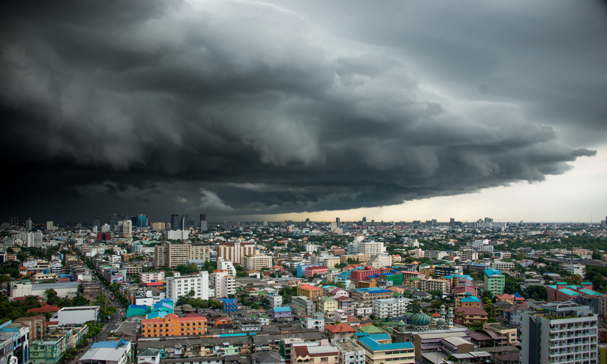 สภาพอากาศวันนี้ กรมอุตุฯ เตือน "พายุฤดูร้อน" ทั้งฝนทั้งร้อน อุณหภูมิสูงสุด 42 องศา