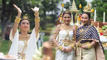 โค้งสุดท้าย "ธัญญ่า-ลาล่า" รำบวงสรวงพญานาค เปิดเลขเด็ดให้ส่องเต็มๆ