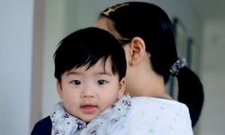 "น้องพีร์เจ" ลูกชาย "แม่จุ๋ย-พ่อพุฒ" ช็อตยิ้มละมุนทำหัวใจพี่ๆ ละลายไปเลย