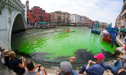 เฉลยแล้ว สาเหตุน้ำในคลองแกรนด์คาแนลของเวนิส กลายเป็นสีเขียวเรืองแสง