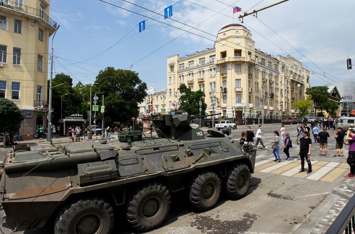 รถถังของกองกำลังทหารรับจ้างวากเนอร์ในเมืองรัสตอฟนาดานู ทางใต้ของรัสเซีย เมื่อวันที่ 24 มิ.ย. 2566