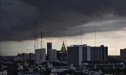 สภาพอากาศวันนี้ กรมอุตุฯ เตือน ไทยยังคงมีฝนฟ้าคะนอง เช็ก 40 จังหวัด ฝนถล่ม