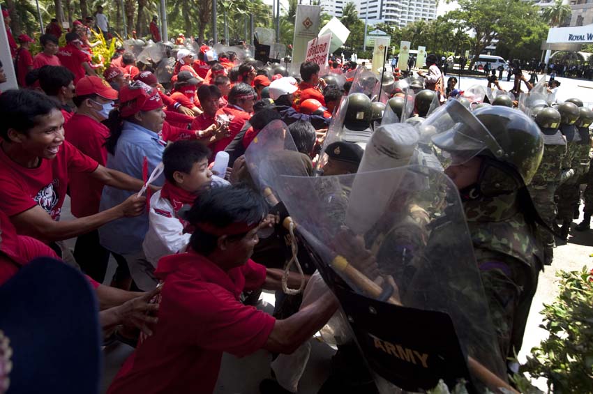 ประธานวุฒิสภายืนยัน พ.ต.ท.ทักษิณ ฟ้องศาลโลกไม่ได้