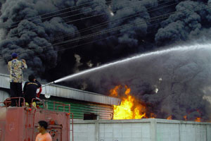 ไฟไหม้โรงงานที่นอนย่านปทุมฯ วอดหลายสิบล้านบาท