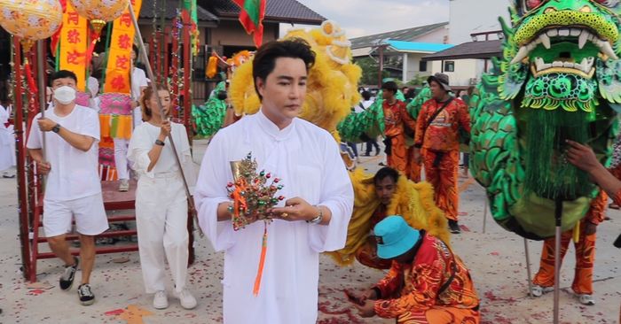 1 ปีมีครั้งเดียว ส่องเลขหางประทัด พิธีข้ามสะพานสะเดาะเคราะห์ ส่งท้ายเทศกาลกินเจ