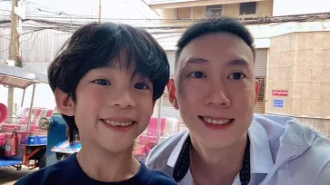 "เบนซ์" ถ่ายภาพคู่ "น้องเรซซิ่ง" พ่อลูกแข่งกันเขิน เทียบชัดๆ สำเนาถูกต้องเป๊ะ