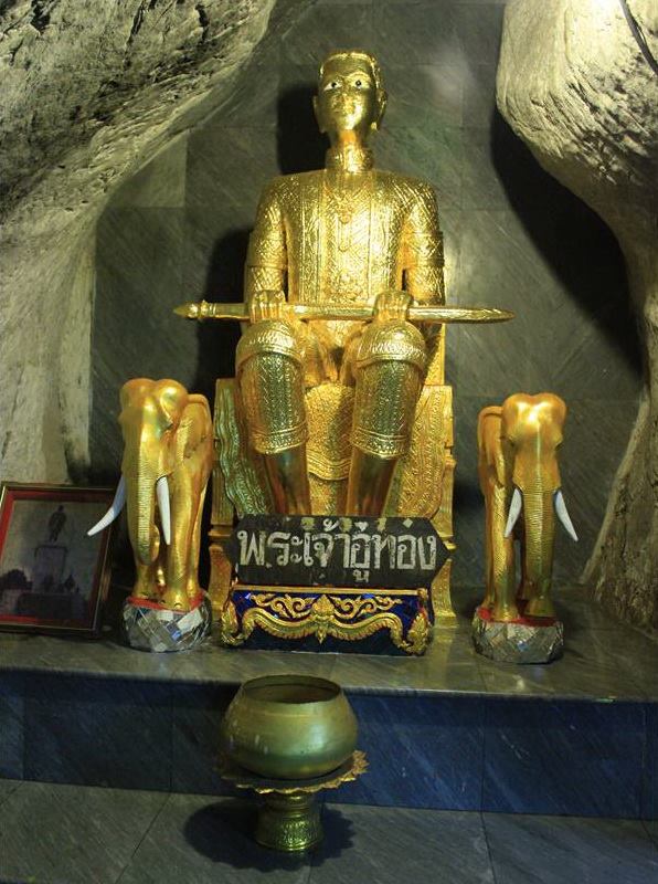 รูปปั้นพระเจ้าอู่ทอง จากถ้ำเขาย้อย จังหวัดเพชรบุรี 