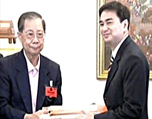 หมอตุลย์พบนายกฯ ปัดโยงพธม.