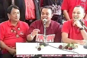 จตุพรเย้ยรัฐสลายไม่ง่าย-ม็อบฉีกประกาศ