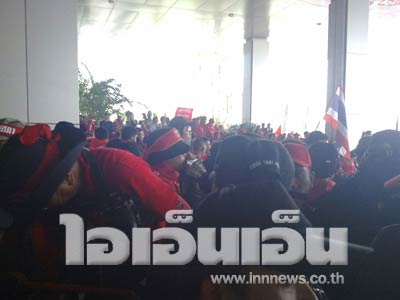 ขวัญชัยลั่นปธ.กกต.ไม่ออกมาบุกเข้าสนง.