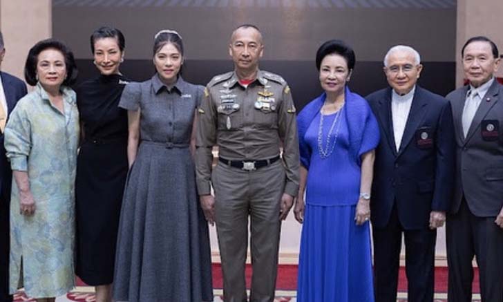 "คุณหญิงกอแก้ว บุณยะจินดา" ร่วมมอบทุนเพื่อข้าราชการตำรวจและครอบครัว