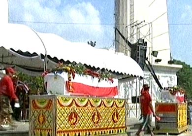 แห่โลงแดงรอบกรุง-รอรับศพนิติเวช