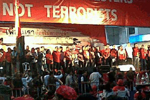 กว่า7ช.ม.แดงกักตร.500คนยังไม่คืบ