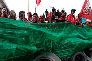 นปช.ปิดหน้ารพ.จุฬาอีก อ้างเสธ.แดงสั่ง