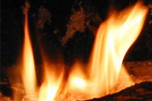 หนุ่มจีนคลั่งอีกใช้ค้อนทุบเด็ก-จุดไฟเผา