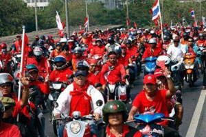 นปช.ขนคนเข้ากรุง-สีคิ้วถ.มิตรภาพติดหนึบ