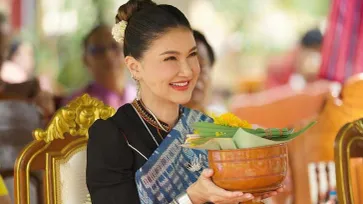 "แอน สิเรียม" สวยสง่าในชุดพื้นเมืองอีสาน ร่วมพิธียกเสาเอก ณ วัดสิเรียมพุทธาราม