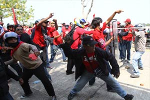 แยกวิทยุ-สวมลุมยังตึงเครียด ตายแล้ว 1