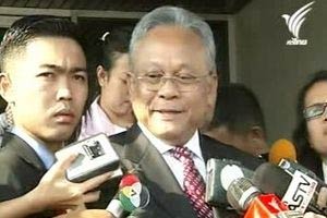 รองฯสุเทพยันทหารไม่เคยบุกทำร้ายนปช.-หยุดราชการเพิ่ม