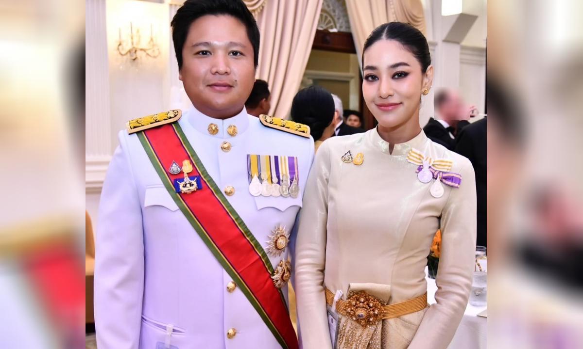 โอ้โห "พิตต้า" ภาพออกงานคู่สามีข้าราชการ ในชุดไทยบรมพิมาน สง่างามมาก