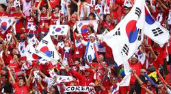 แฟนเกาหลีใต้ชมนักเตะแม้ตกรอบบอลโลกแล้ว