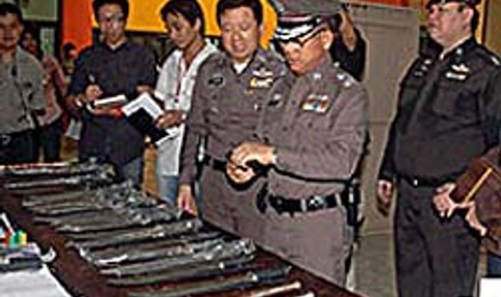 ค้นเทคนิคกรุงเทพฯ พบมีด-ปืนพร้อมกระสุน-บ้องกัญชา