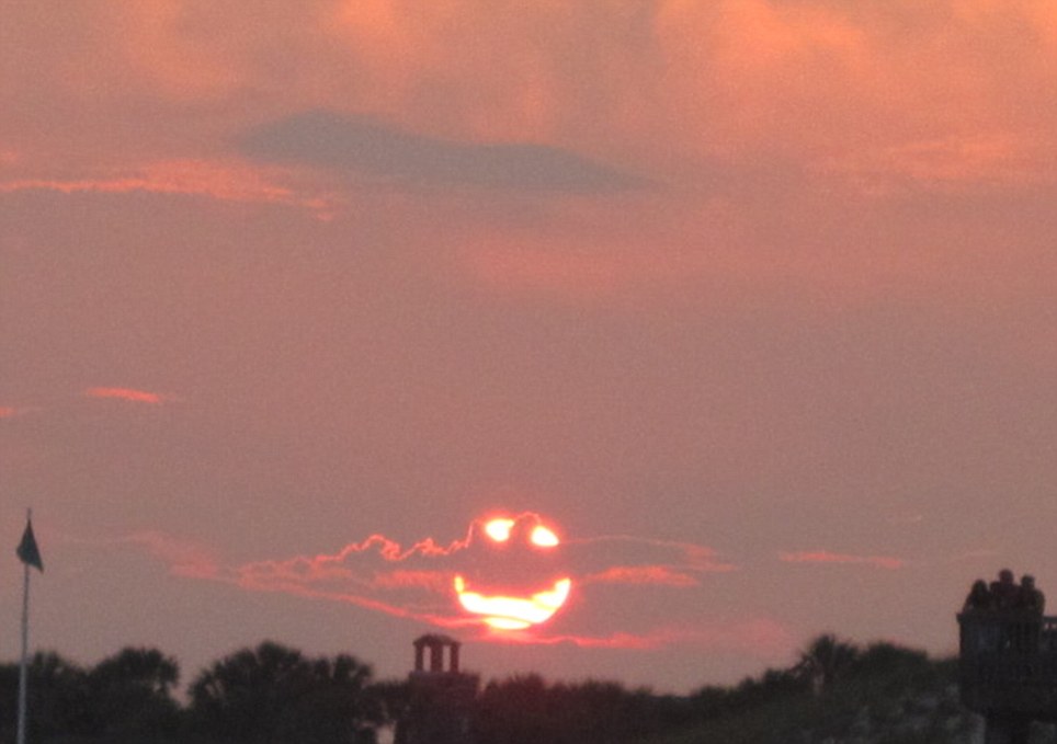ช่างภาพมือเร็ว แชะ พระอาทิตย์ยิ้ม!!