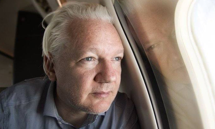 ผู้ก่อตั้ง WikiLeaks "จูเลียน อัสซานจ์" แวะสนามบินดอนเมืองก่อนบินไปศาลสหรัฐฯ