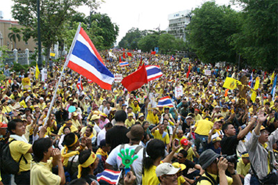 ตร.ออกหมายเรียก 76 พธม.คดียึดสนามบิน