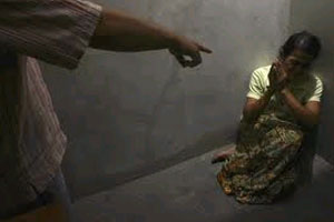 แม่ชุมพร วัย62ปี ร้องผัวและลูกรุมทำร้าย