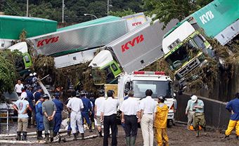 โดยสารชนรถพ่วงบนทางด่วนญี่ปุ่นเจ็บ 27