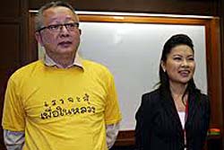 คุกสนธิ-สโรชา 6 เดือน หมิ่นทักษิณล้มสถาบัน