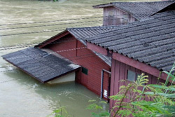 อึ้ัง! งาบงบช่วยน้ำท่วมสนุกสนาน