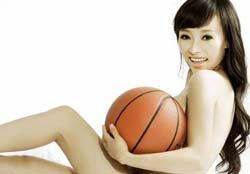 เปลือยเชียร์! ดาราสาวจีนเปลือยเชียร์นักบาสเก็ตบอลทีมชาติจีน