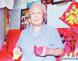 สุดทึ่ง! คุณยายจีนฝังเข็มรักษาเด็กกว่า 40 ปี