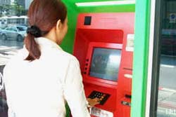 โขก! แบงค์เตรียมเก็บค่ากด ATM ครั้งละ 10 บาท