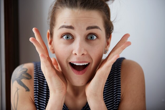 close-up-portrait-woman-looki