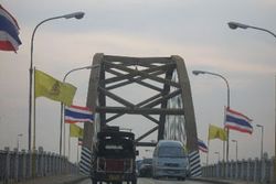 สะพานเดชาติวงศ์นครสวรรค์น้ำเซาะทรุดตัว