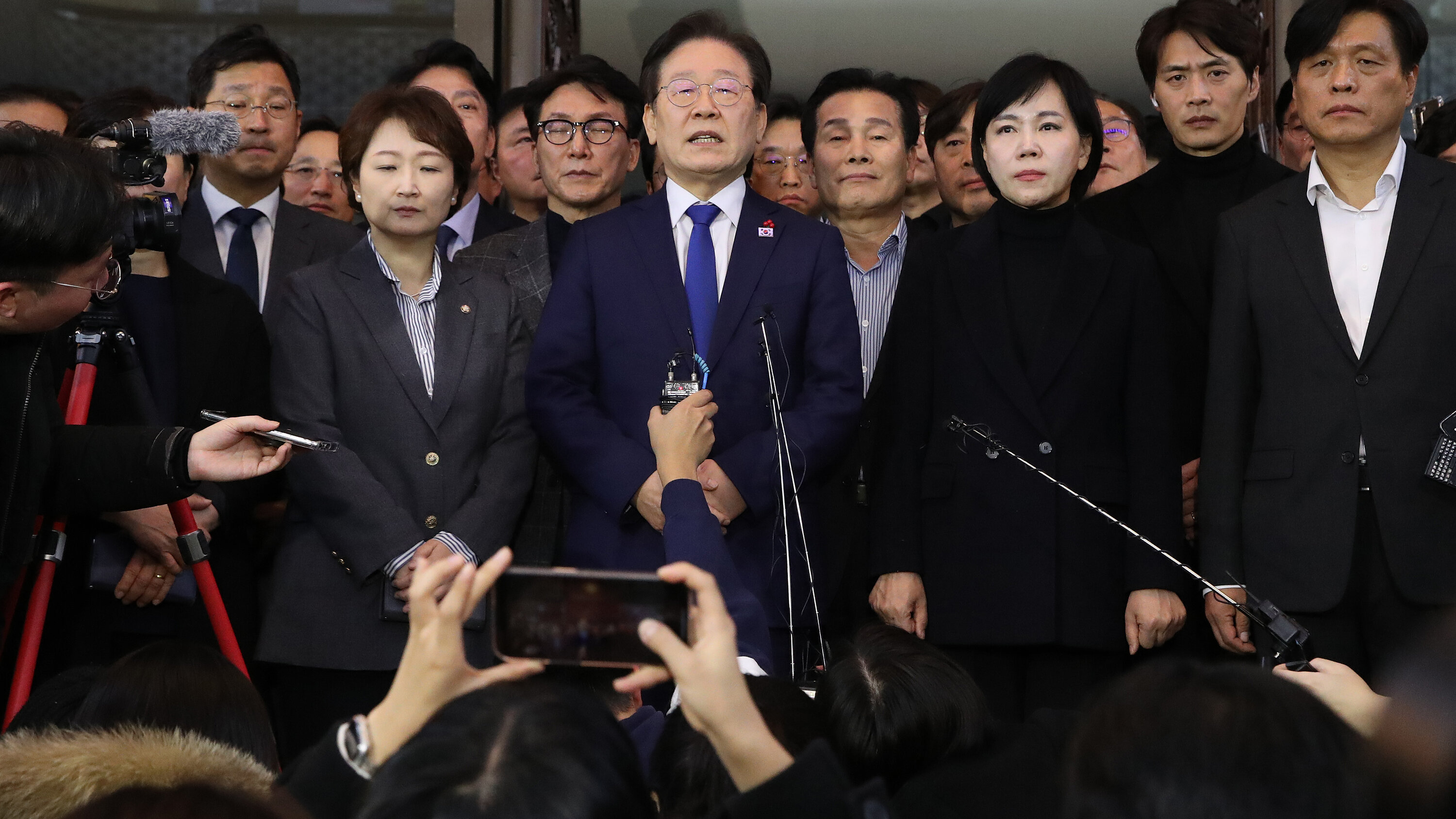 03skorea-martiallaw-who-is-le