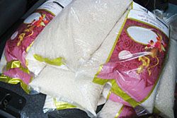 ฉาวอีก! นักการเมืองพัทลุง สวมรอยถุงข้าวช่วยน้ำท่วม ก.พาณิชย์