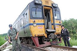 ระทึก! รถไฟตกรางที่กันตัง เหตุน๊อตหลุด