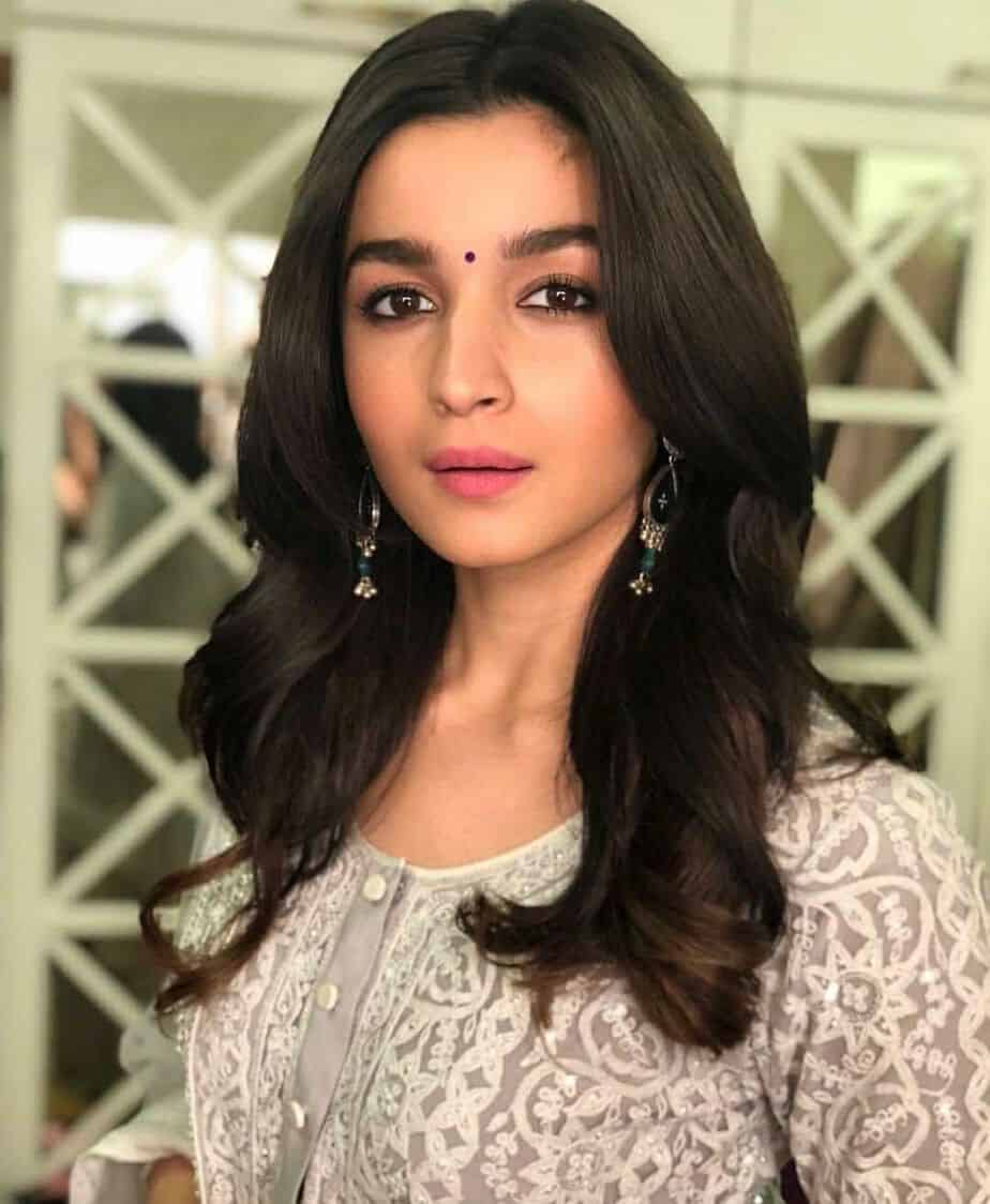 actress-black-bindi