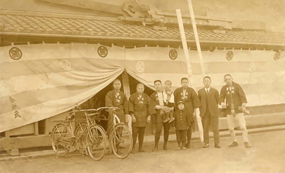 kongo_gumi_workers_in_early_2