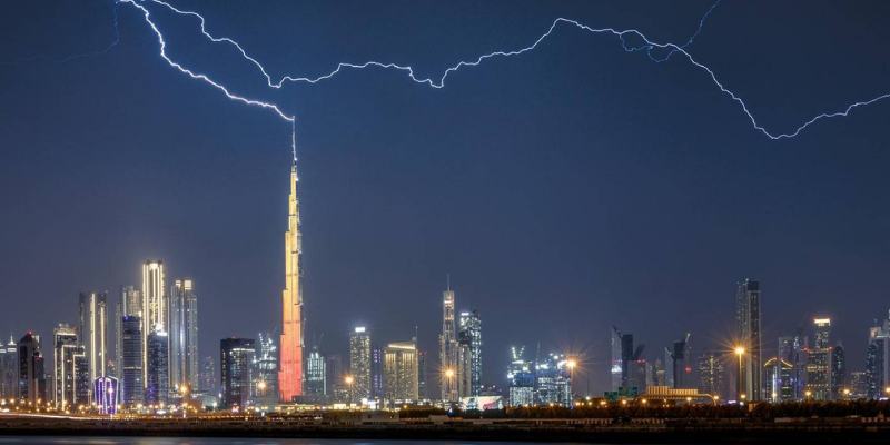 burj-khalifa-lightning