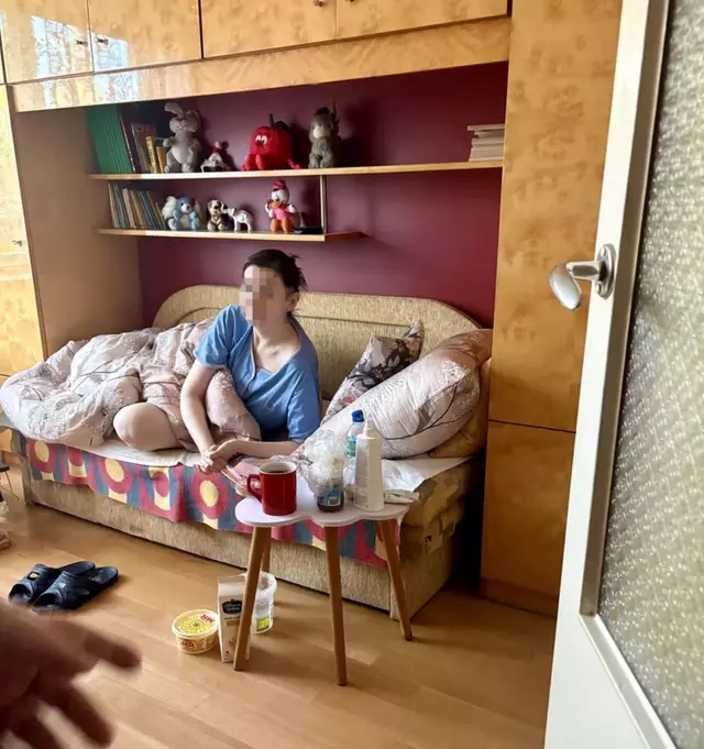 Mirella ในห้องของเธอ