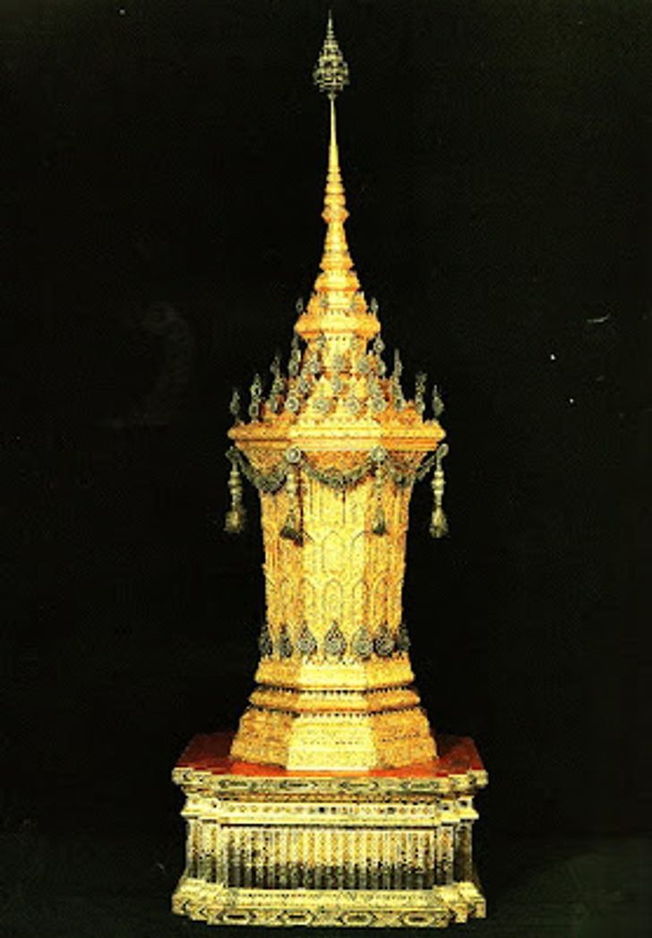 พระโกศทองใหญ่ สร้างในสมัยรัชกาลที่ 5