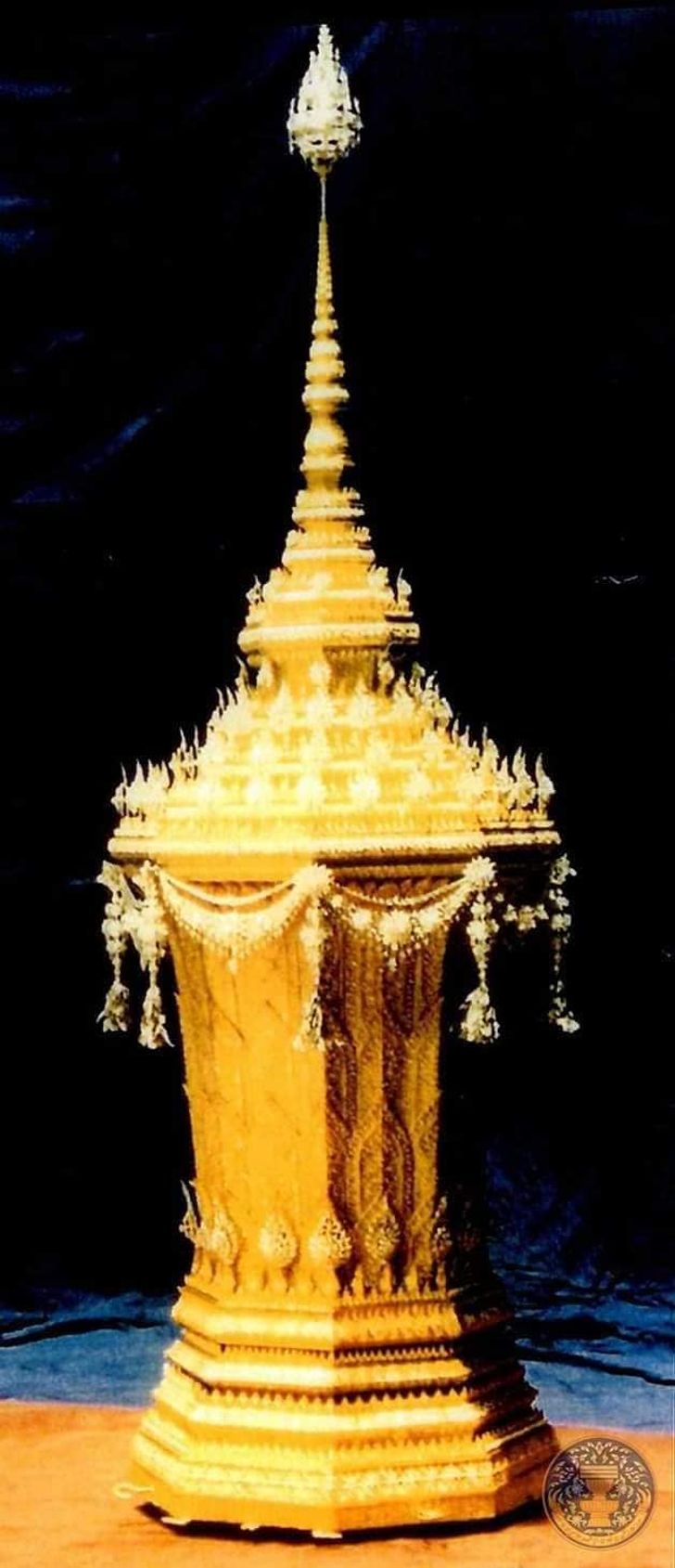 พระโกศทองใหญ่ สร้างในสมัยรัชกาลที่ 9