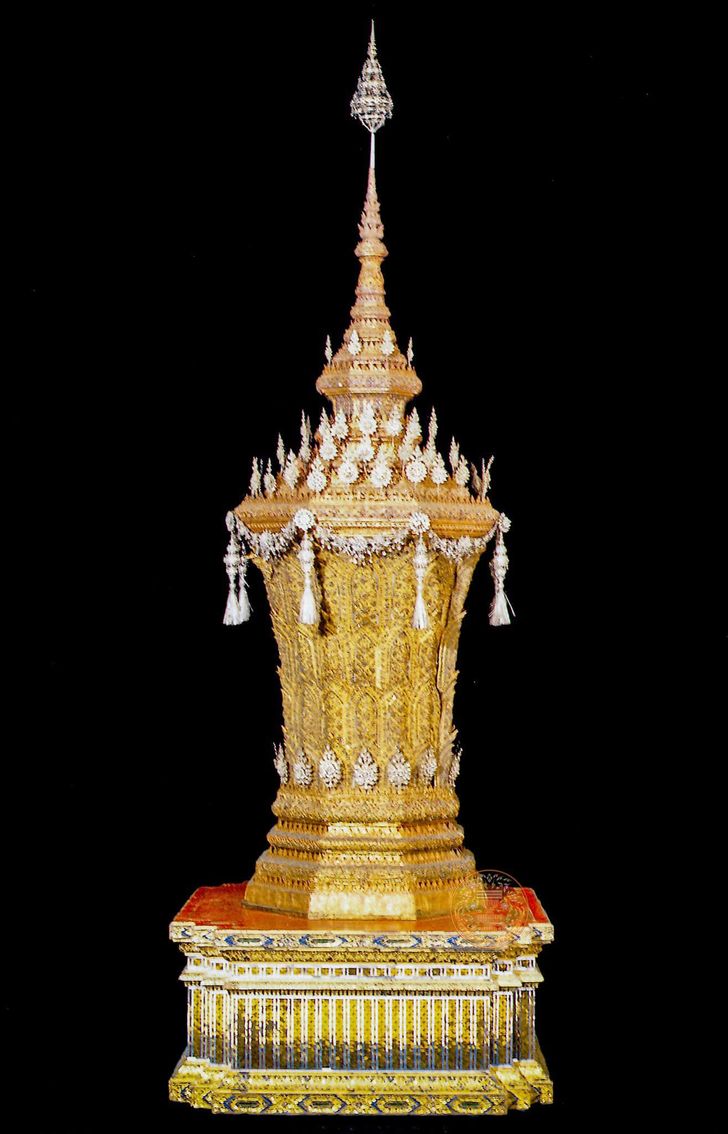 พระโกศทองใหญ่ สร้างในสมัยรัชกาลที่ 1