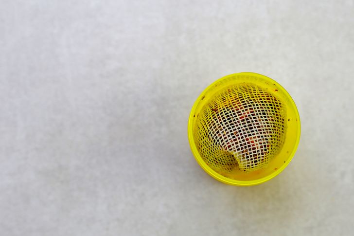 ยาดมสมุนไพรไทย ส่วนผสมสำคัญและข้อควรระวังในการใช้ให้ปลอดภัย ยาดมสมุนไพรไทย ส่วนผสมสำคัญและข้อควรระวังในการใช้ให้ปลอดภัย